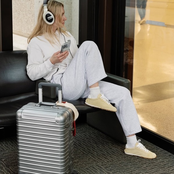 Dolce Vita Serina Sneaker Yellow Suede - Picture 4 of 4